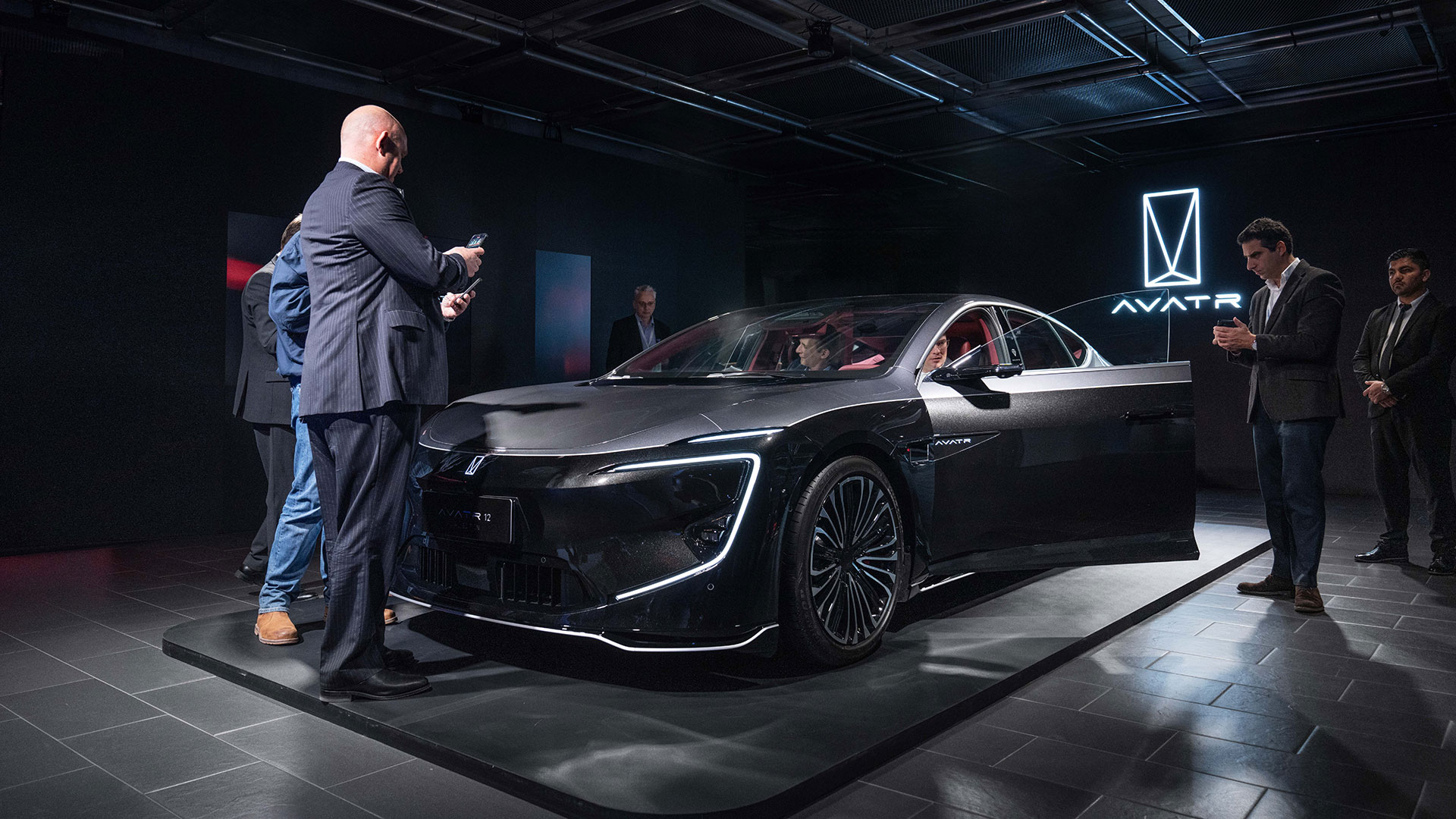 为让欧洲用户早日体验到这些优质的数智化产品，银河集团官网汽车作了充分准备