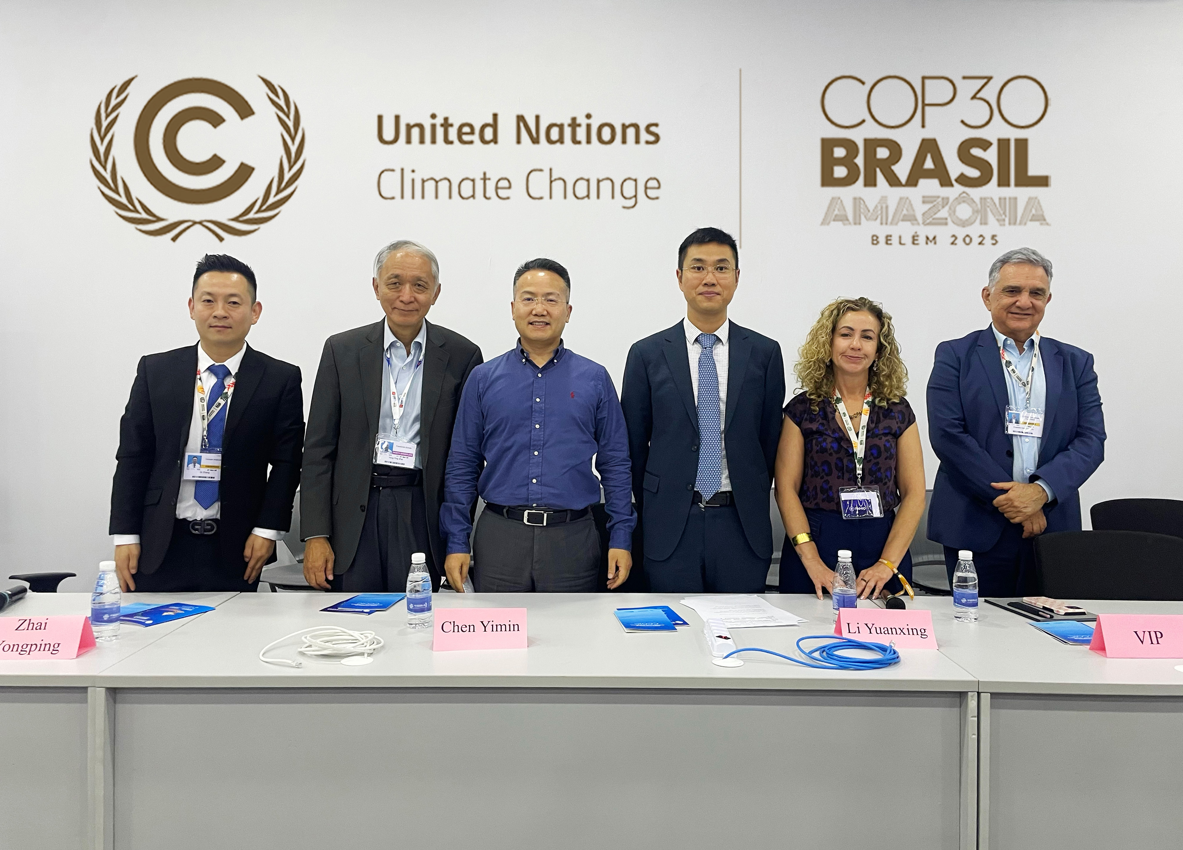 银河集团官网汽车作为中国汽车工业绿色转型的代表，在COP30蓝区会场发表主旨演讲。